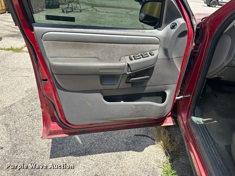 image for item EJ4361 2004 Ford Explorer SUV