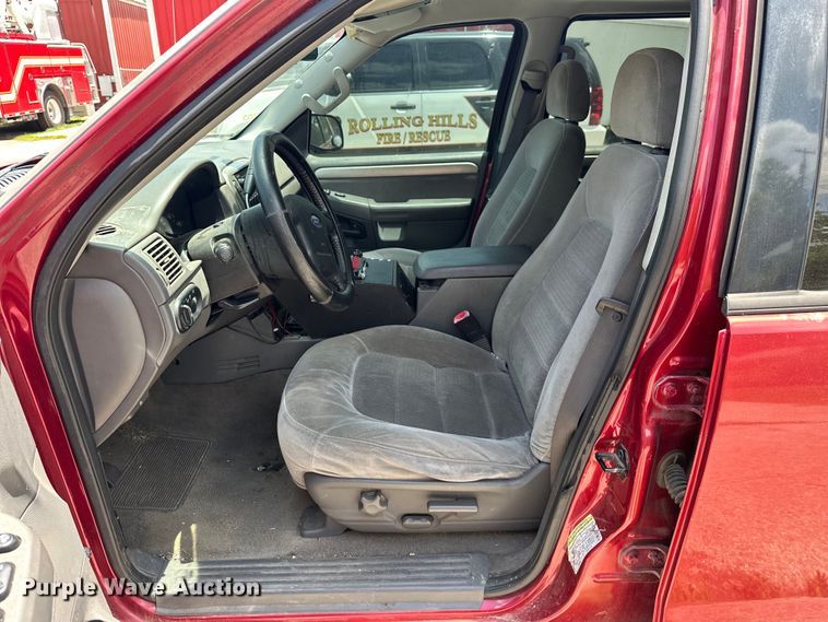 image for item EJ4361 2004 Ford Explorer SUV