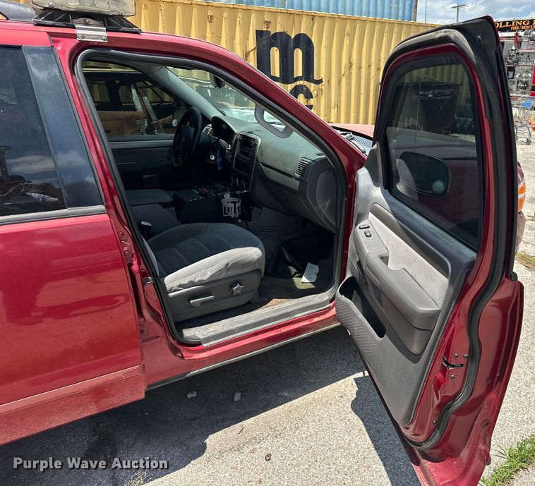 image for item EJ4361 2004 Ford Explorer SUV