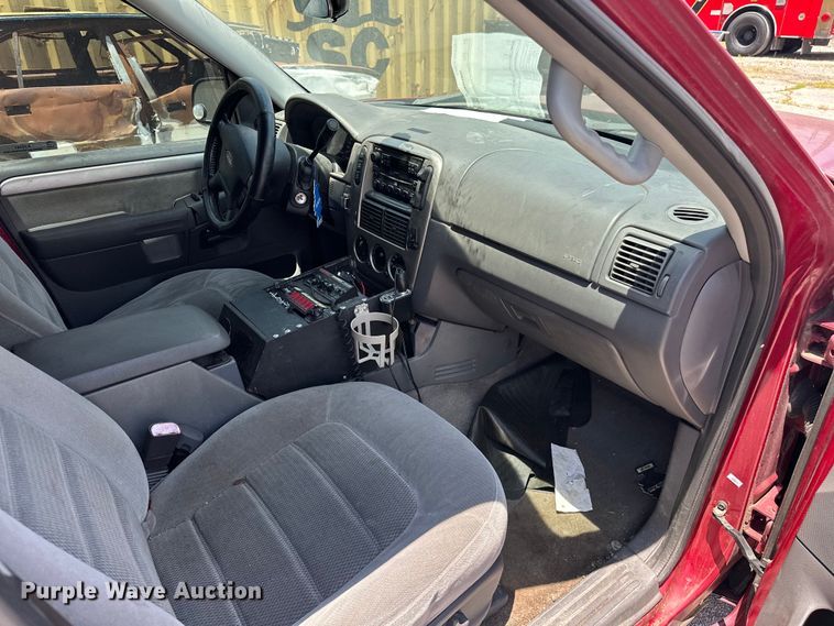 image for item EJ4361 2004 Ford Explorer SUV