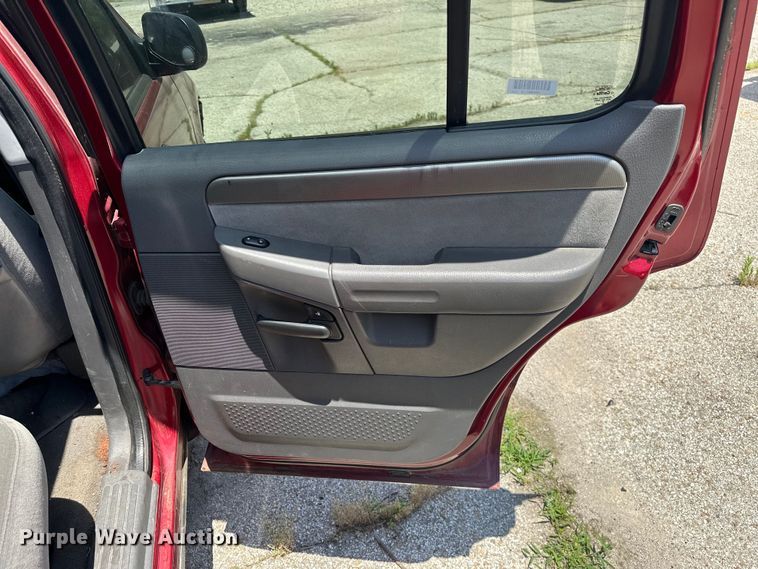 image for item EJ4361 2004 Ford Explorer SUV