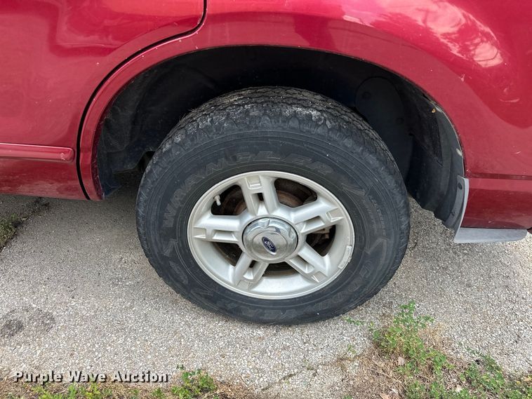 image for item EJ4361 2004 Ford Explorer SUV