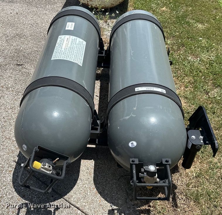 image for item EJ4362 (2) CNG tanks 