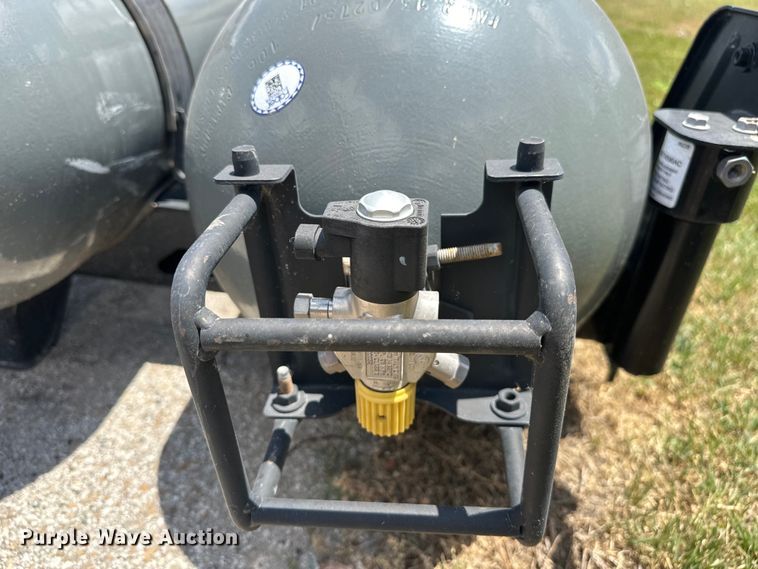 image for item EJ4362 (2) CNG tanks 