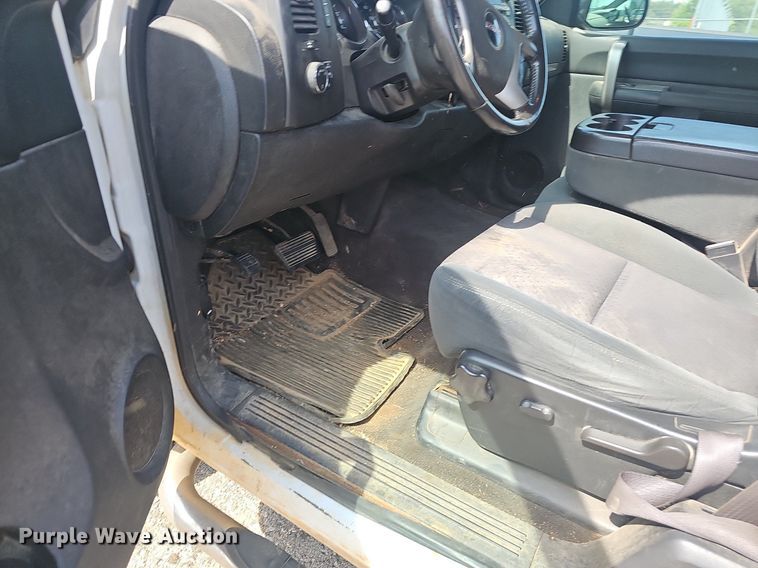 image for item EJ5552 2009 GMC Sierra 1500 Ext. Cab pickup truck