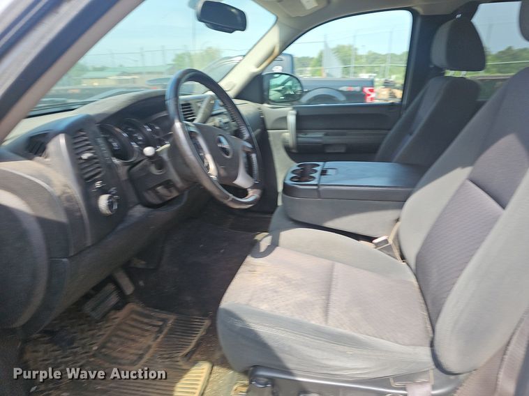 image for item EJ5552 2009 GMC Sierra 1500 Ext. Cab pickup truck