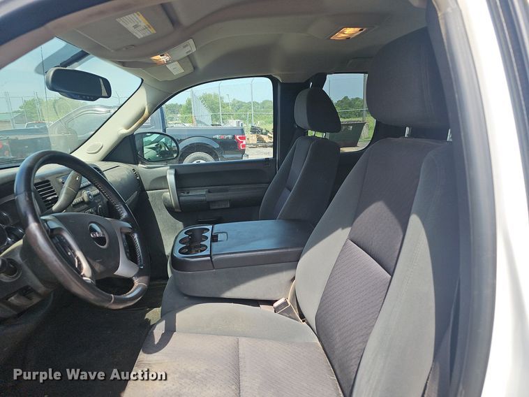 image for item EJ5552 2009 GMC Sierra 1500 Ext. Cab pickup truck