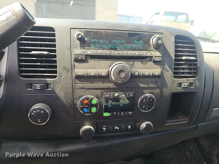 image for item EJ5552 2009 GMC Sierra 1500 Ext. Cab pickup truck