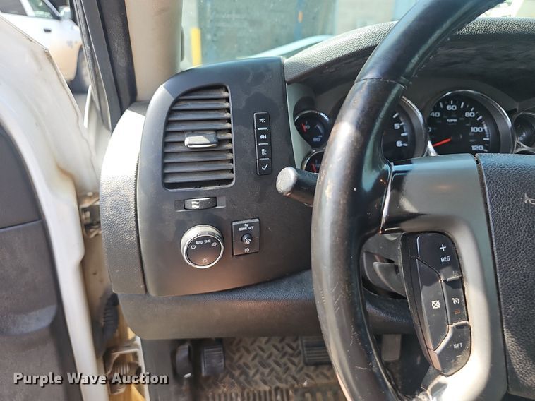 image for item EJ5552 2009 GMC Sierra 1500 Ext. Cab pickup truck