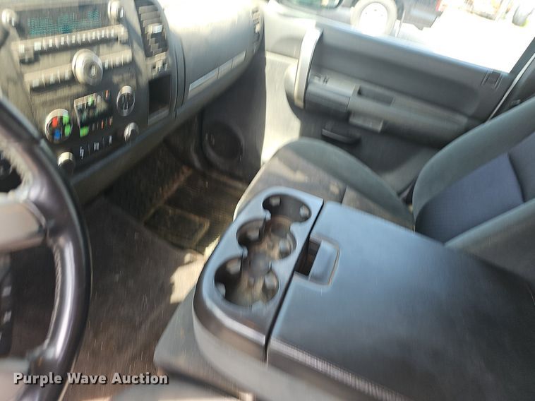 image for item EJ5552 2009 GMC Sierra 1500 Ext. Cab pickup truck