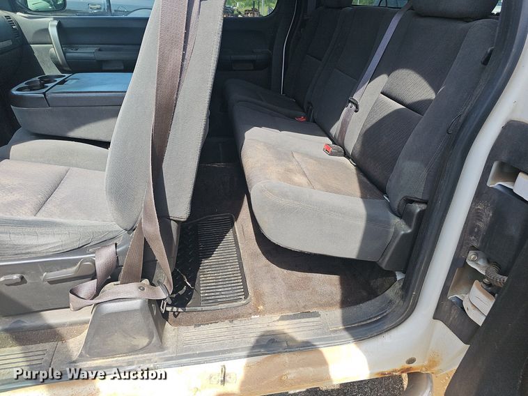 image for item EJ5552 2009 GMC Sierra 1500 Ext. Cab pickup truck