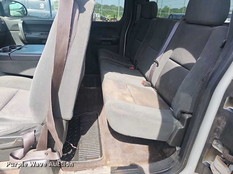 image for item EJ5552 2009 GMC Sierra 1500 Ext. Cab pickup truck