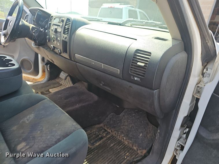 image for item EJ5552 2009 GMC Sierra 1500 Ext. Cab pickup truck