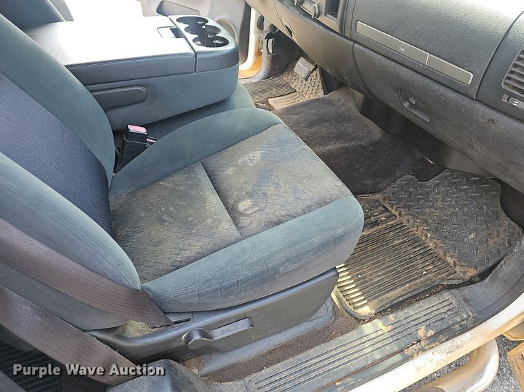 image for item EJ5552 2009 GMC Sierra 1500 Ext. Cab pickup truck