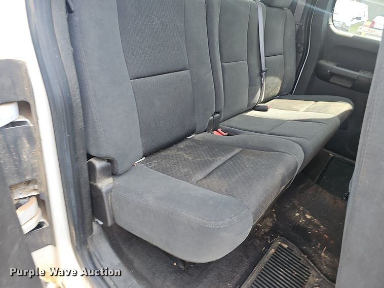 image for item EJ5552 2009 GMC Sierra 1500 Ext. Cab pickup truck