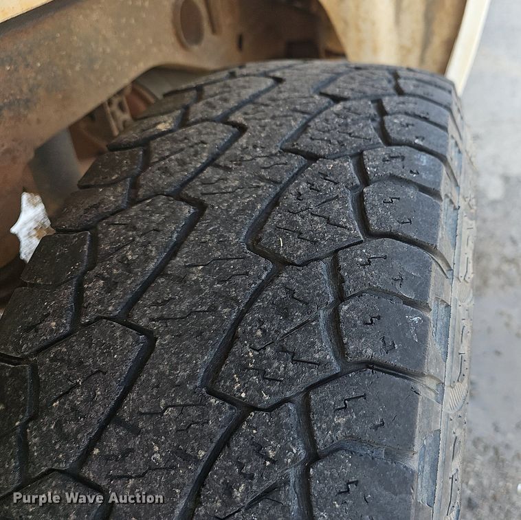 image for item EJ5552 2009 GMC Sierra 1500 Ext. Cab pickup truck