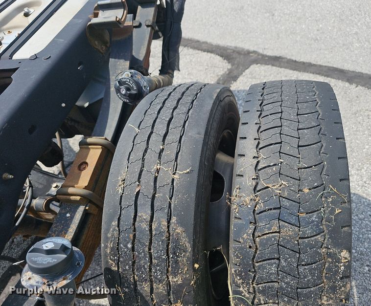 image for item EJ5580 2008 Ford  F450 Super Duty Crew Cab truck cab and chassis