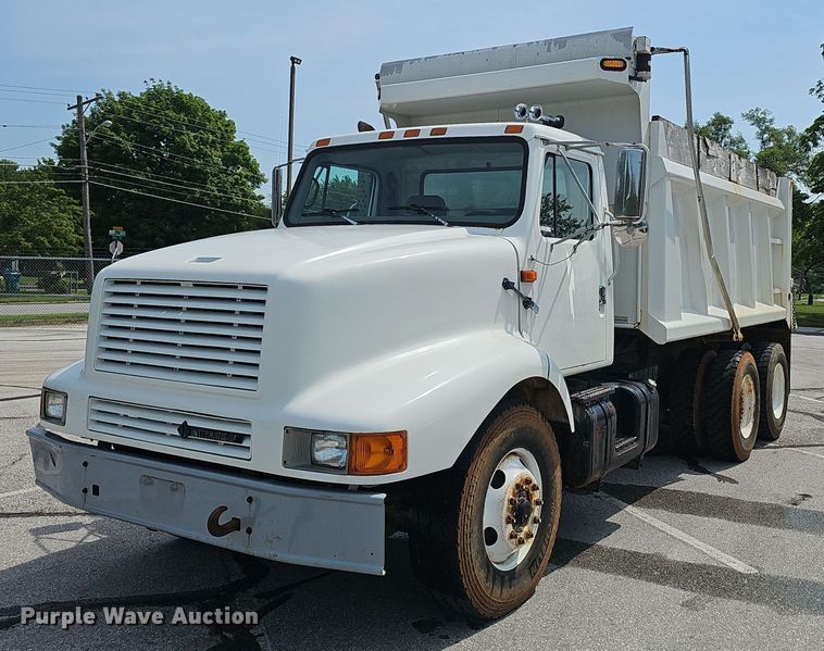 image for item EJ5582 2001 International  2674 dump truck