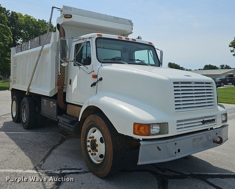 image for item EJ5582 2001 International  2674 dump truck