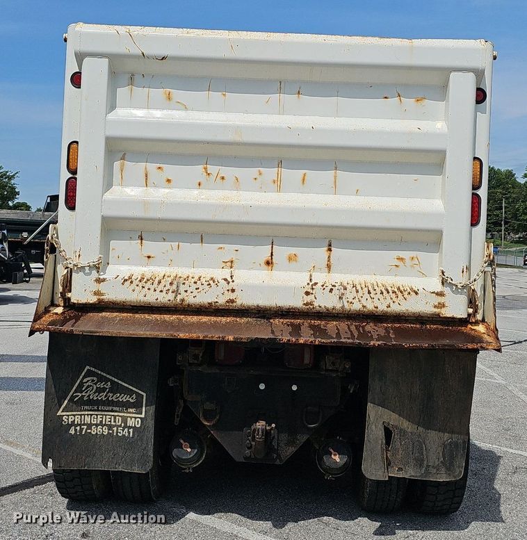 image for item EJ5582 2001 International  2674 dump truck