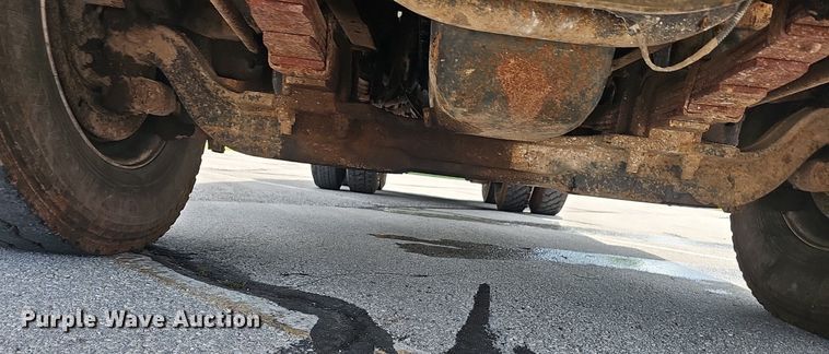 image for item EJ5582 2001 International  2674 dump truck