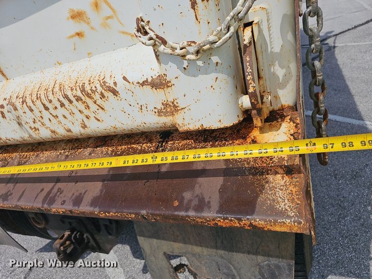 image for item EJ5582 2001 International  2674 dump truck