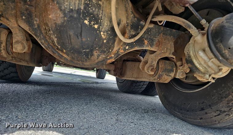 image for item EJ5582 2001 International  2674 dump truck