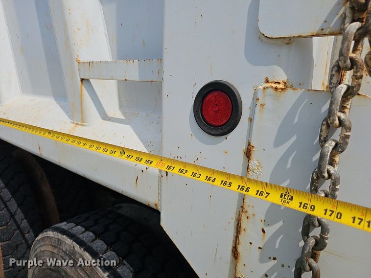 image for item EJ5582 2001 International  2674 dump truck