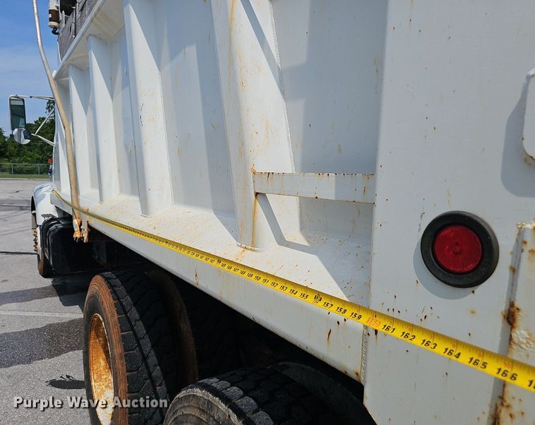 image for item EJ5582 2001 International  2674 dump truck