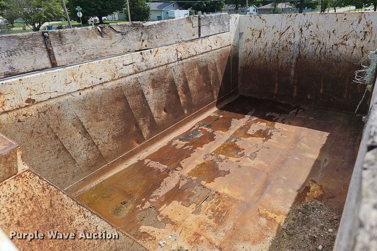 image for item EJ5582 2001 International  2674 dump truck