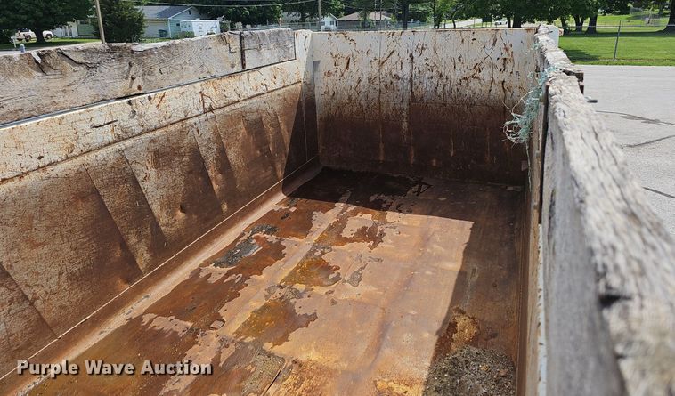 image for item EJ5582 2001 International  2674 dump truck