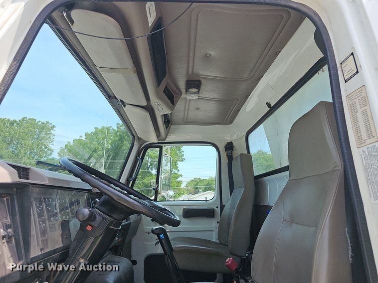 image for item EJ5582 2001 International  2674 dump truck