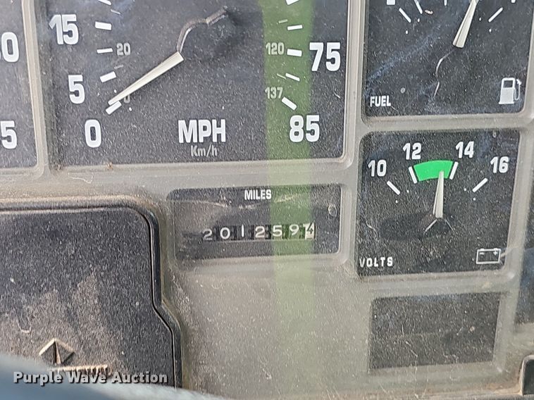 image for item EJ5582 2001 International  2674 dump truck