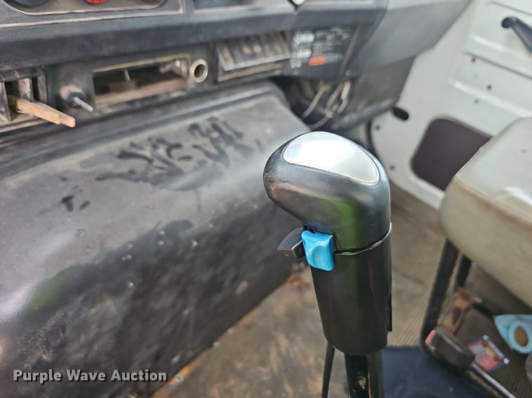 image for item EJ5582 2001 International  2674 dump truck