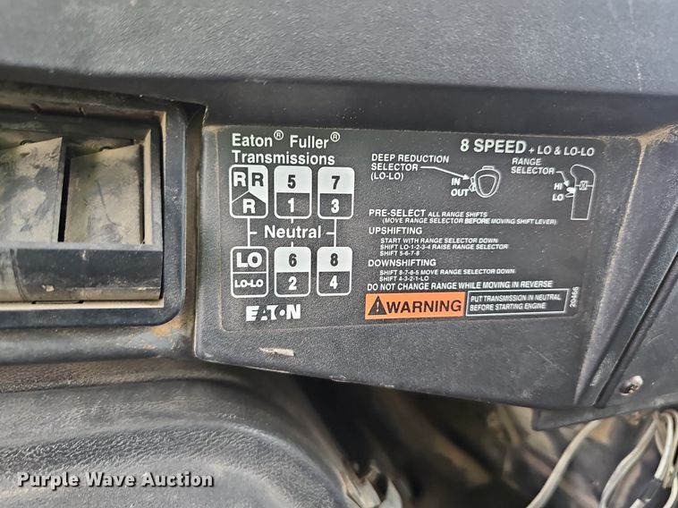 image for item EJ5582 2001 International  2674 dump truck