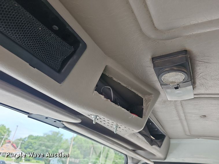 image for item EJ5582 2001 International  2674 dump truck