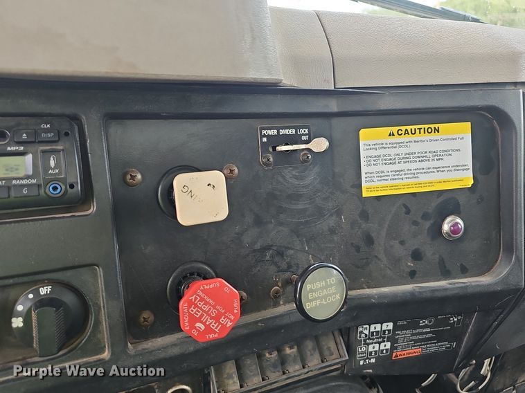 image for item EJ5582 2001 International  2674 dump truck