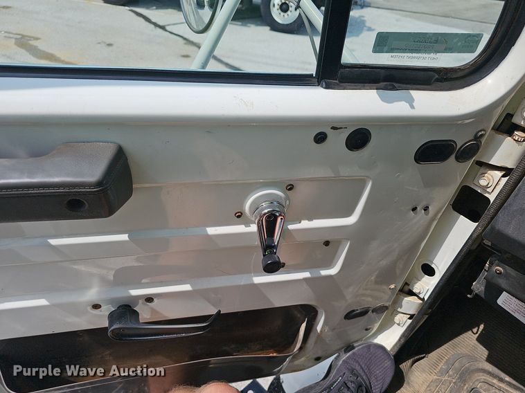 image for item EJ5582 2001 International  2674 dump truck