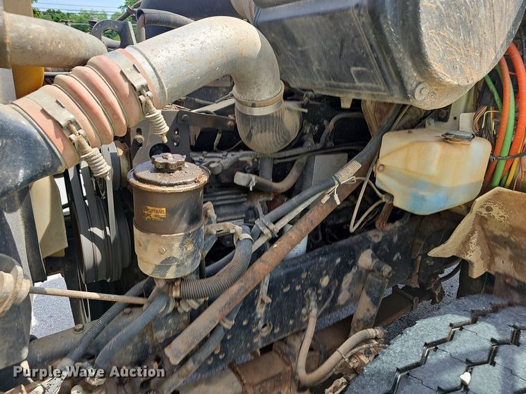 image for item EJ5582 2001 International  2674 dump truck