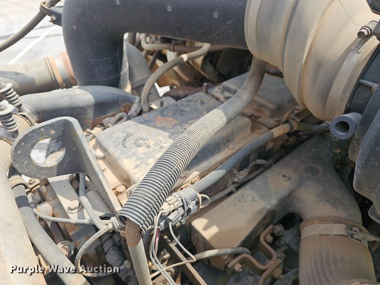 image for item EJ5582 2001 International  2674 dump truck