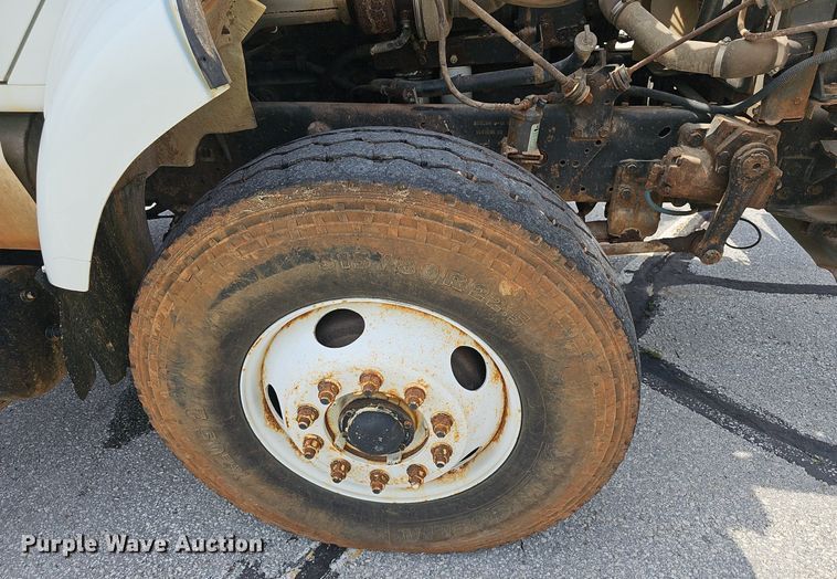 image for item EJ5582 2001 International  2674 dump truck