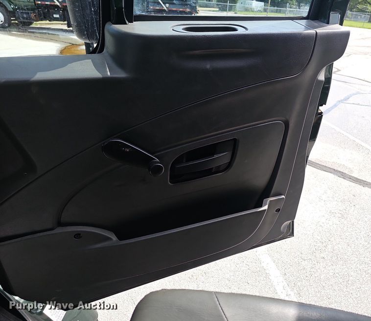 image for item EJ5584 2011 International  WorkStar 7400 dump truck