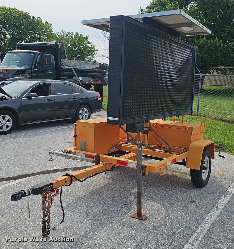 image for item EJ5586 American Signal message board trailer