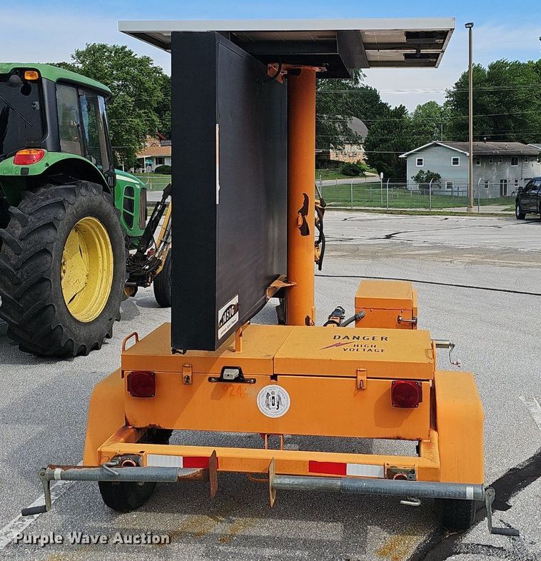 image for item EJ5586 American Signal message board trailer