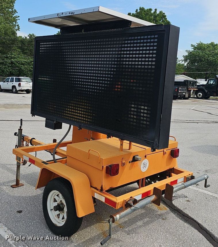 image for item EJ5586 American Signal message board trailer