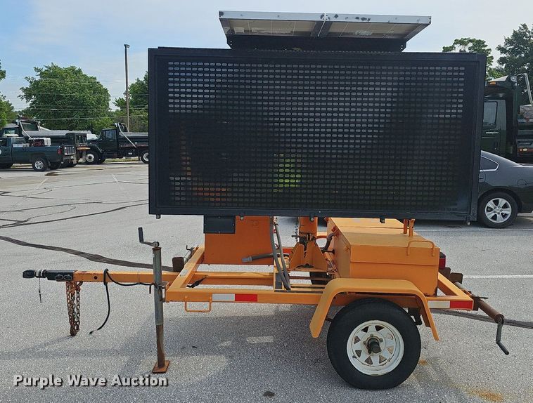 image for item EJ5586 American Signal message board trailer