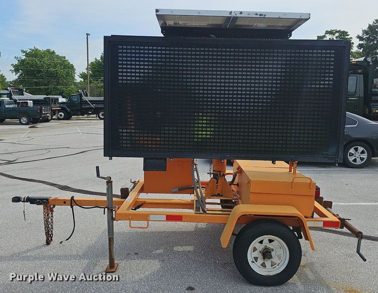 image for item EJ5586 American Signal message board trailer