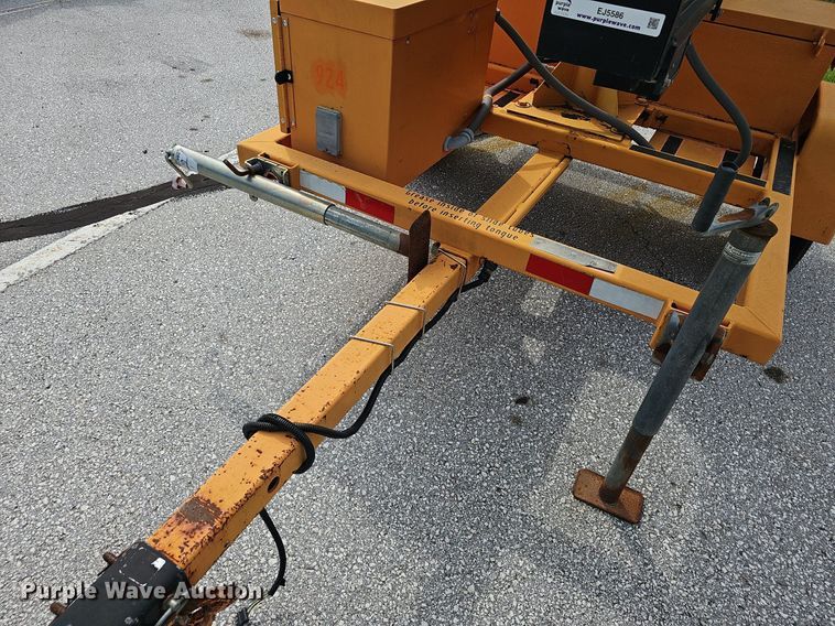 image for item EJ5586 American Signal message board trailer