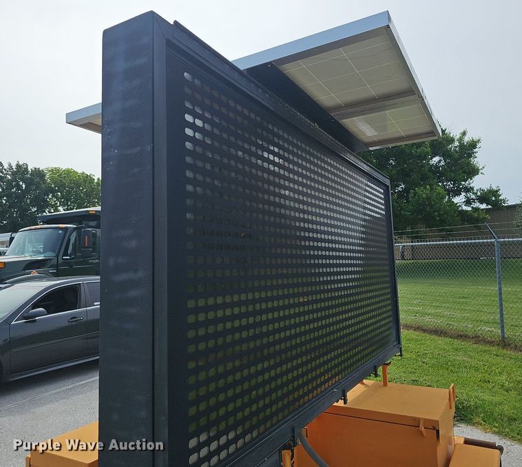 image for item EJ5586 American Signal message board trailer