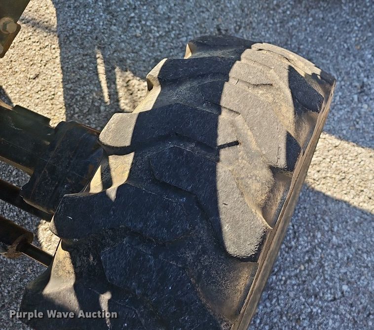 image for item EJ5642 2004 John Deere  4310 MFWD tractor